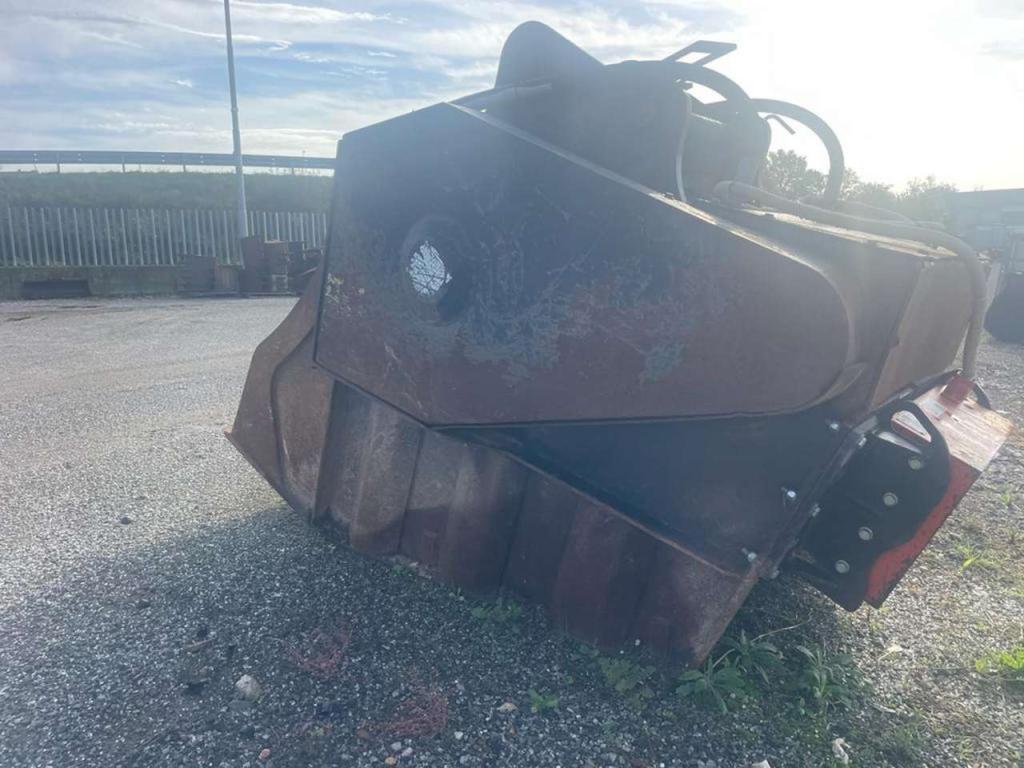 MB CRUSHER BF90-3 Photo 3
