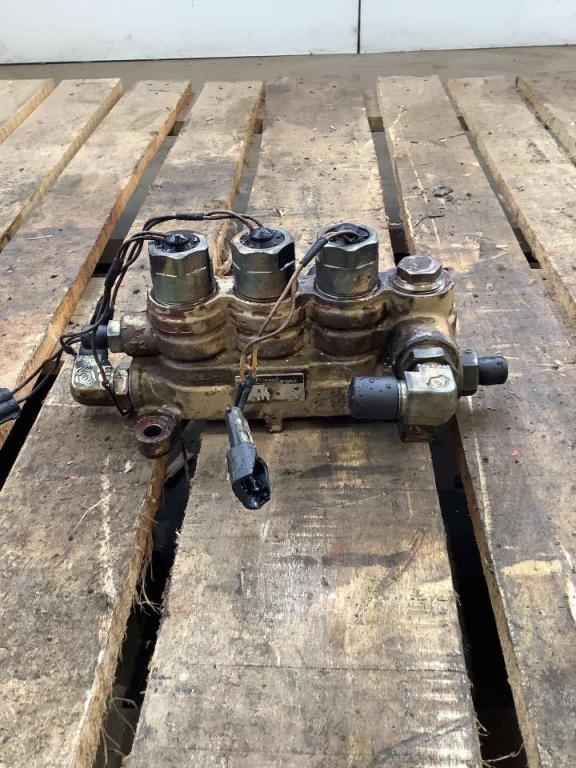 Hydraulic valve for Fiat Hitachi FH200E Photo 1
