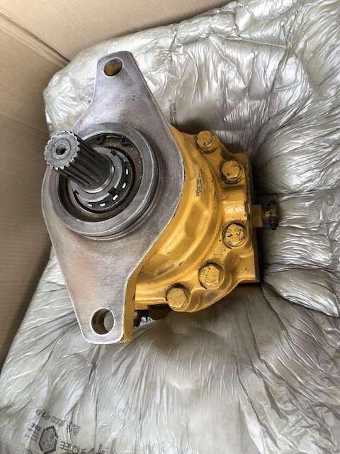 Komatsu Swing motor for Komatsu PC180-3 Photo 1