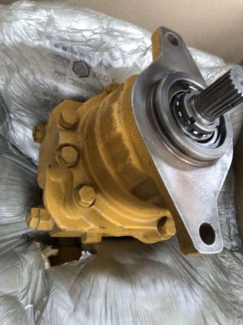 Komatsu Swing motor for Komatsu PC180-3 Photo 2