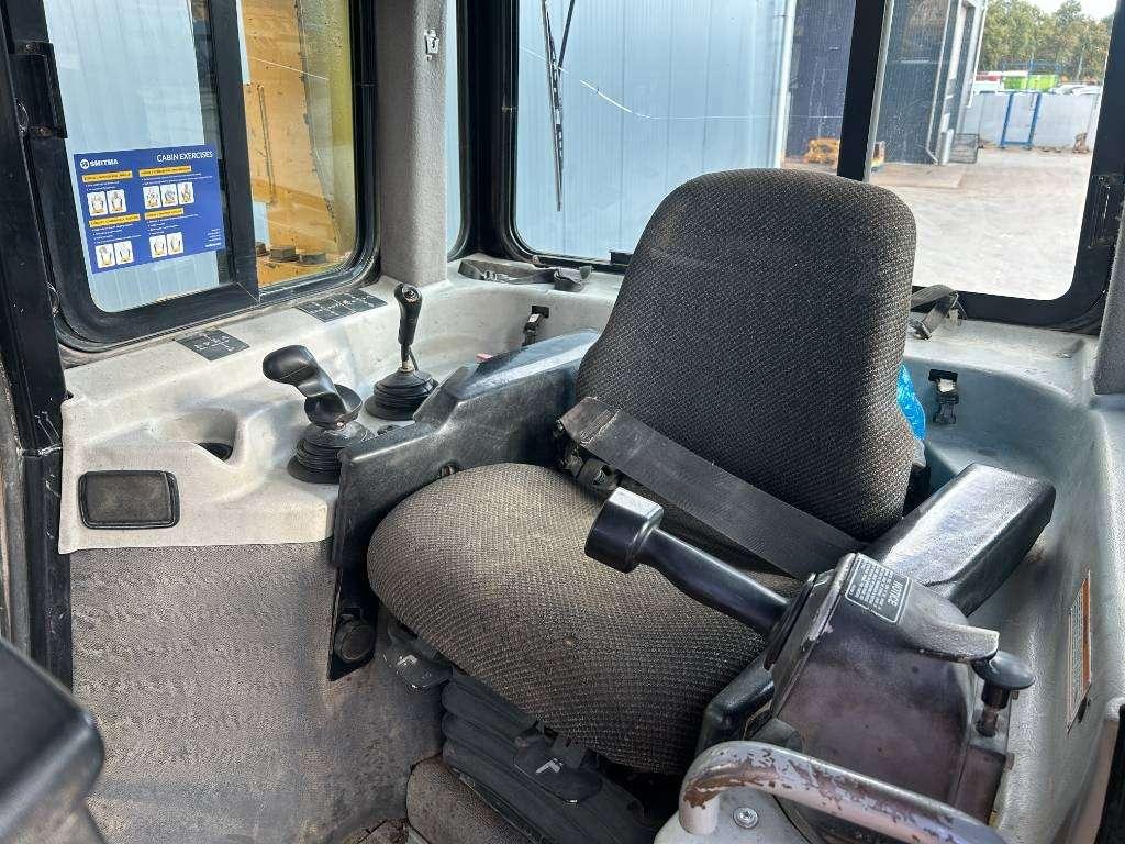 Caterpillar D7R II Photo 2