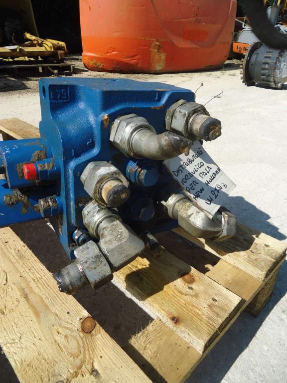 Hydraulic distributor for New Holland W270B Photo 4