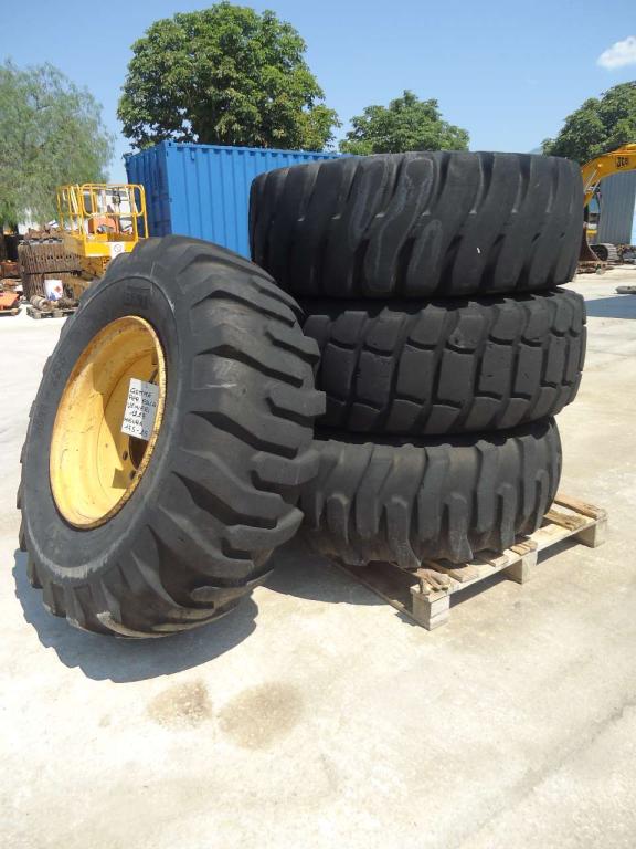 Tire with rim for Venieri 12.23 Photo 1