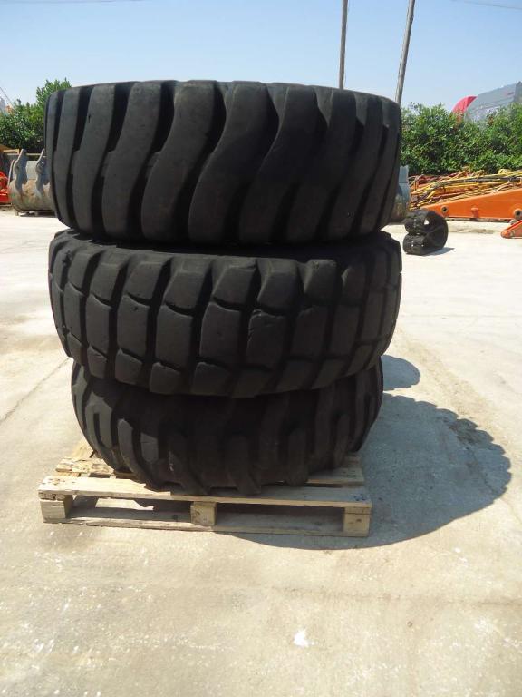 Tire with rim for Venieri 12.23 Photo 3