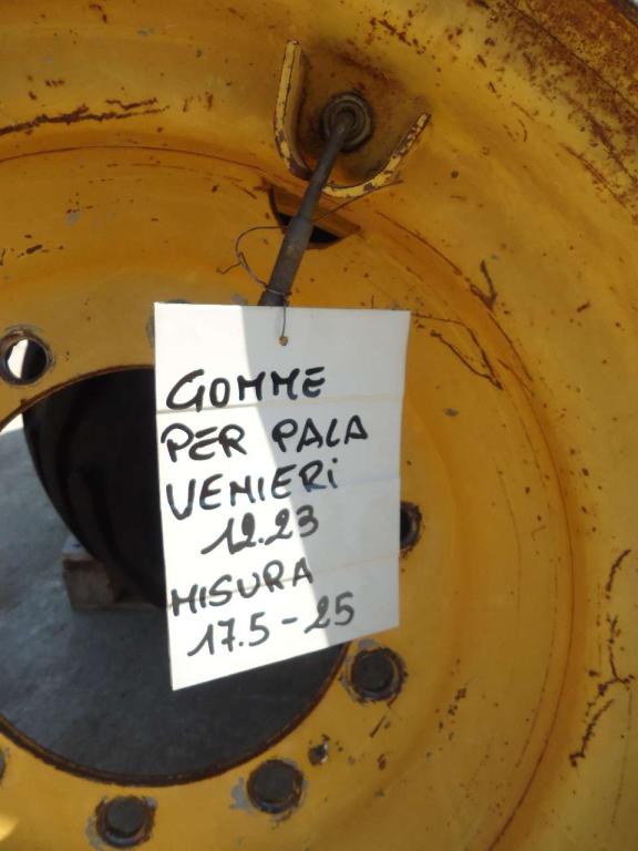 Tire with rim for Venieri 12.23 Photo 6