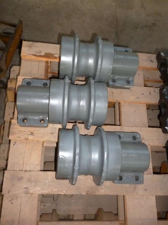 Liebherr Carrier rollers for Liebherr R946 Photo 1