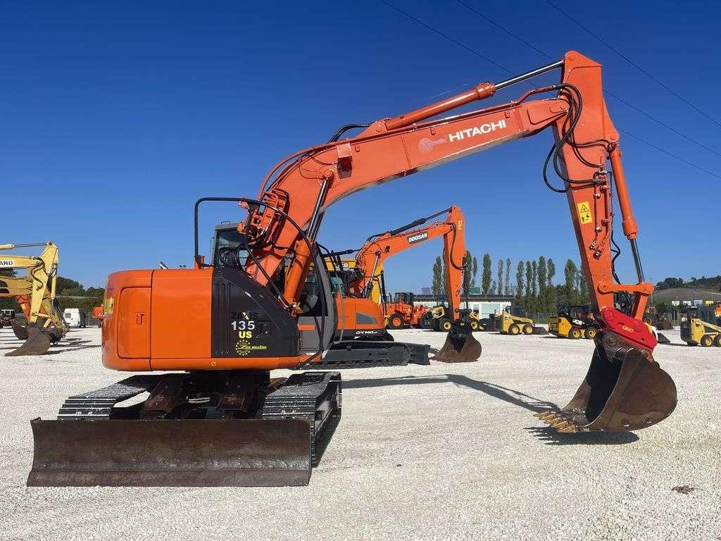 Hitachi ZX135 US Photo 5
