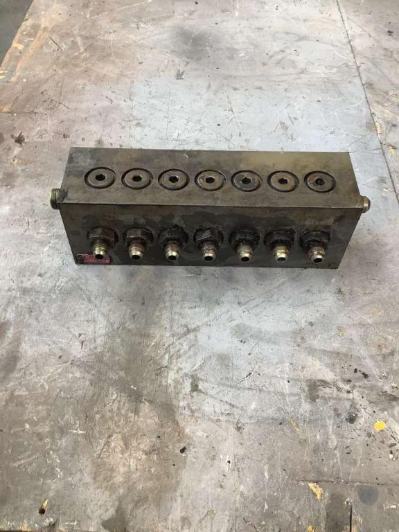 Hydraulic distributor for Fiat Hitachi EX 235 Photo 1