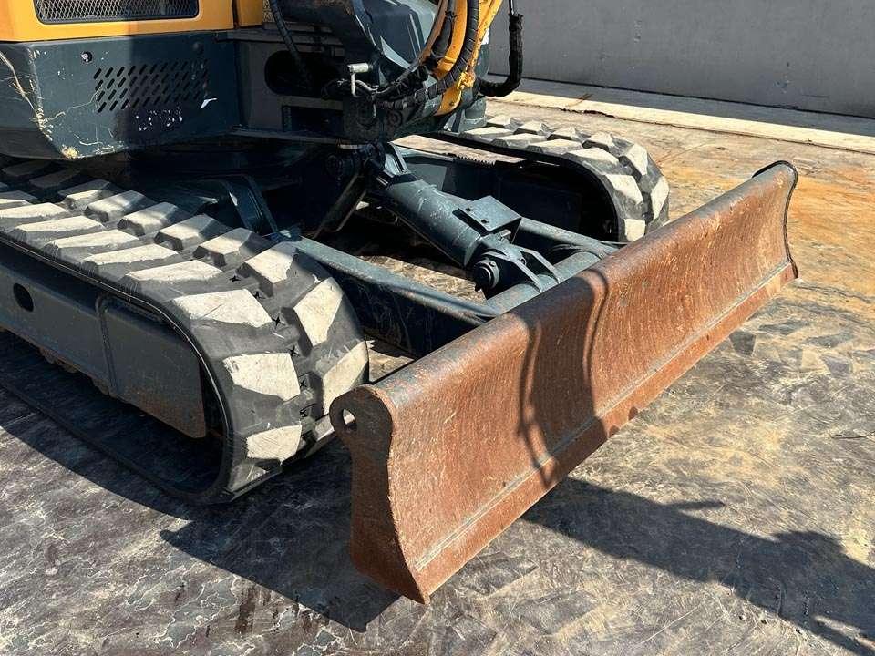 Hyundai ROBEX 80CR-9A Photo 6