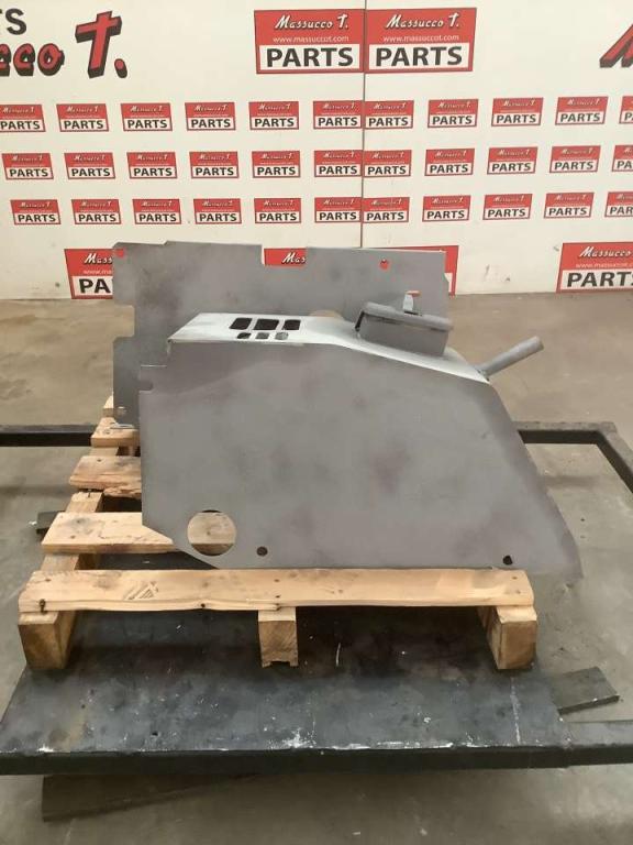 Parti carrozzeria varia for Hitachi ZAXIS 135US Photo 1