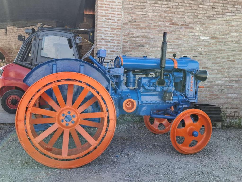 Fordson Farm tractor Photo 1