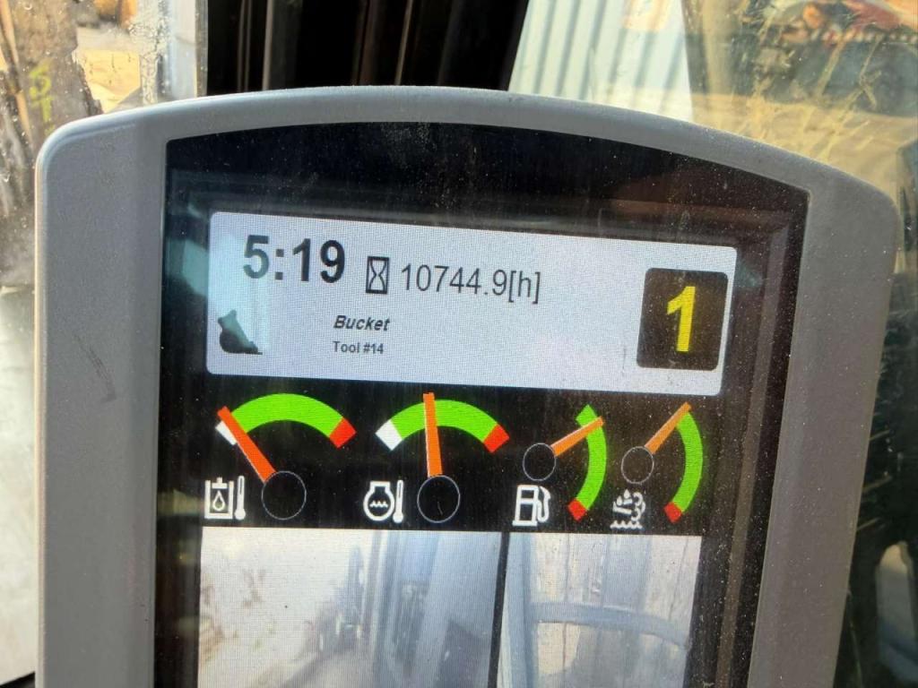 Caterpillar 320FL Photo 23