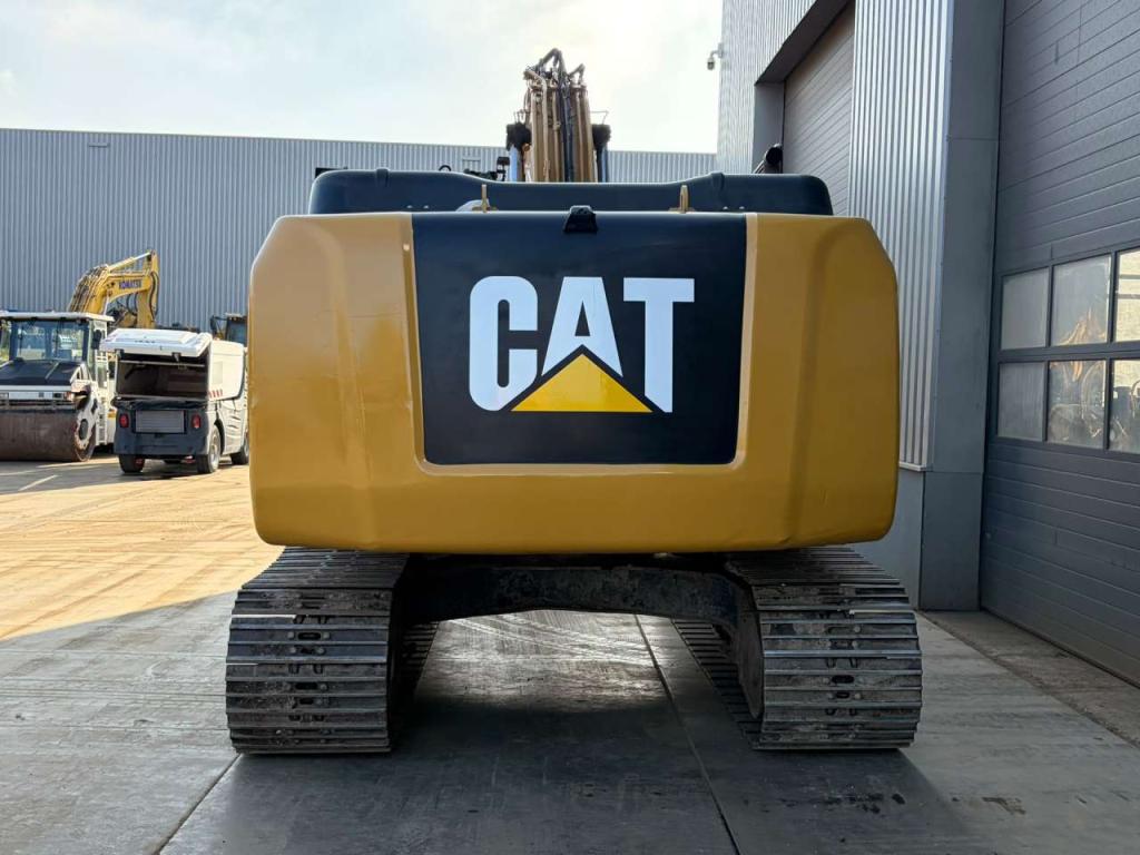 Caterpillar 320FL Photo 4