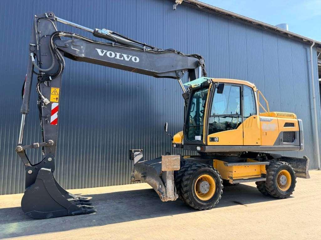 Volvo 180D Photo 1