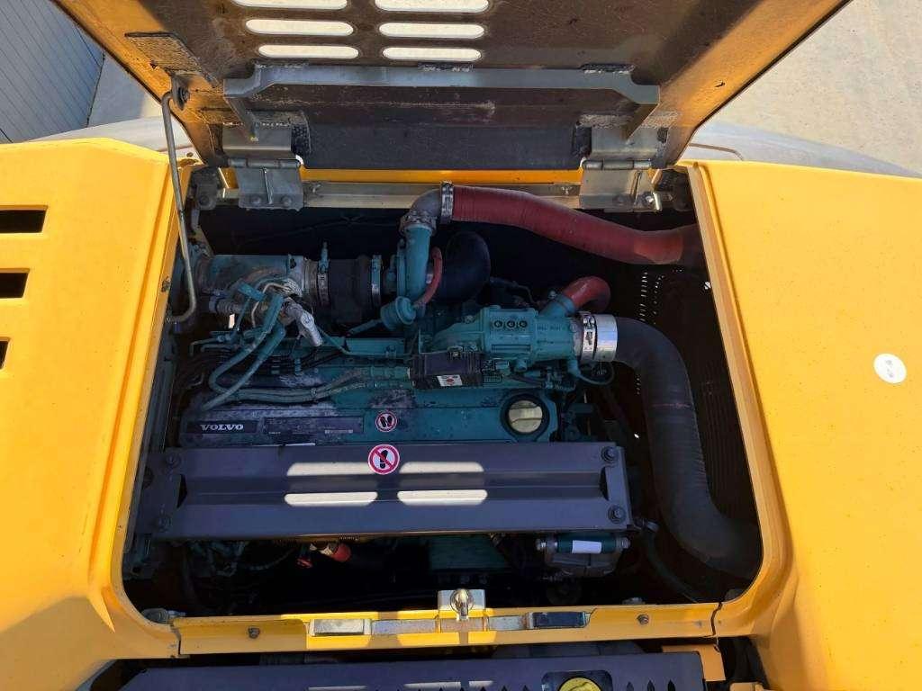 Volvo 180D Photo 15