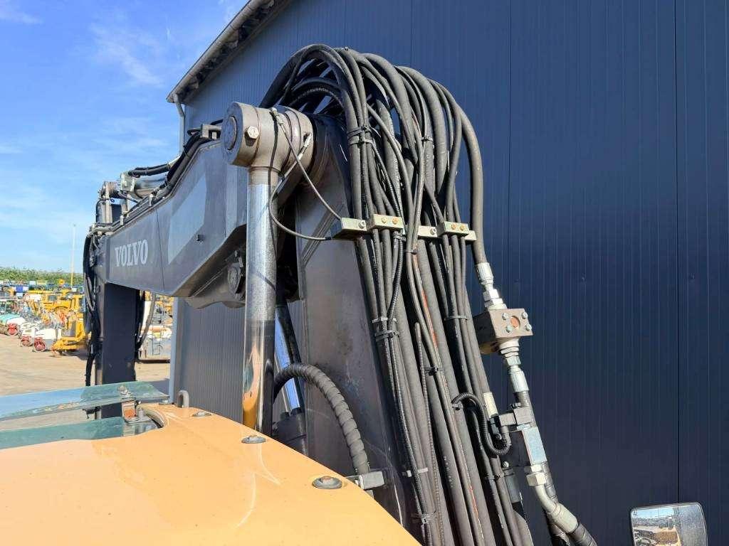 Volvo 180D Photo 17