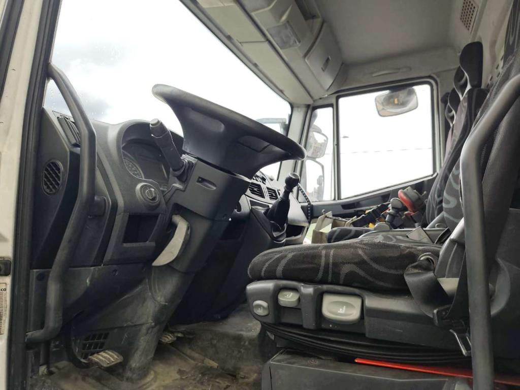 Iveco EUROCARGO 180E25K Photo 11