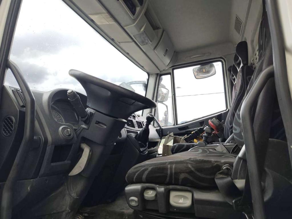 Iveco EUROCARGO 180E25K Photo 8