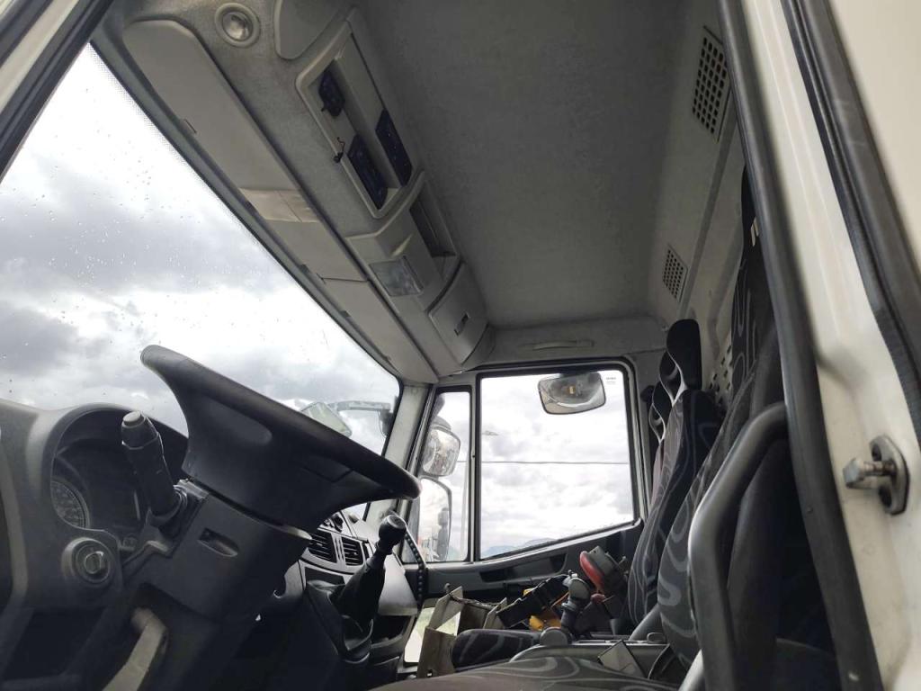 Iveco EUROCARGO 180E25K Photo 9