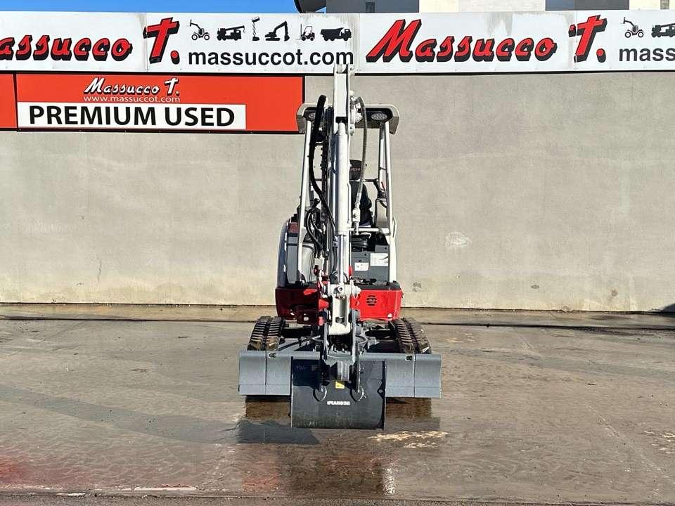 Takeuchi TB225 Photo 18