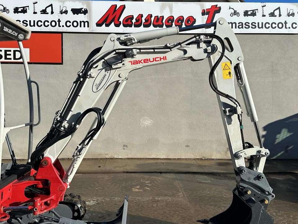 Takeuchi TB225 Photo 5