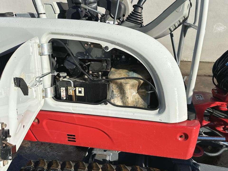 Takeuchi TB225 Photo 9