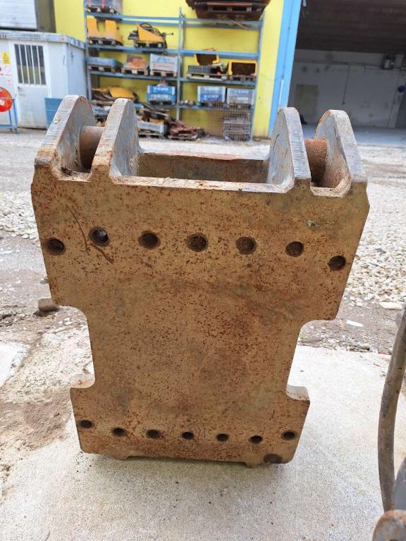 Baumaschinen technic for 26-32 ton excavators Attachment plate Photo 5