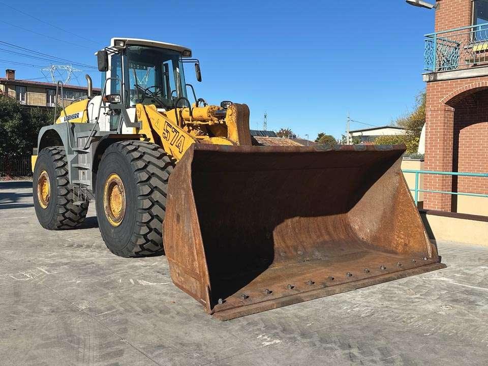 Liebherr L574 Photo 17