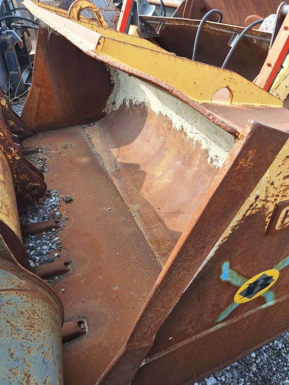 pin-on 2900 mm Loader bucket Photo 1