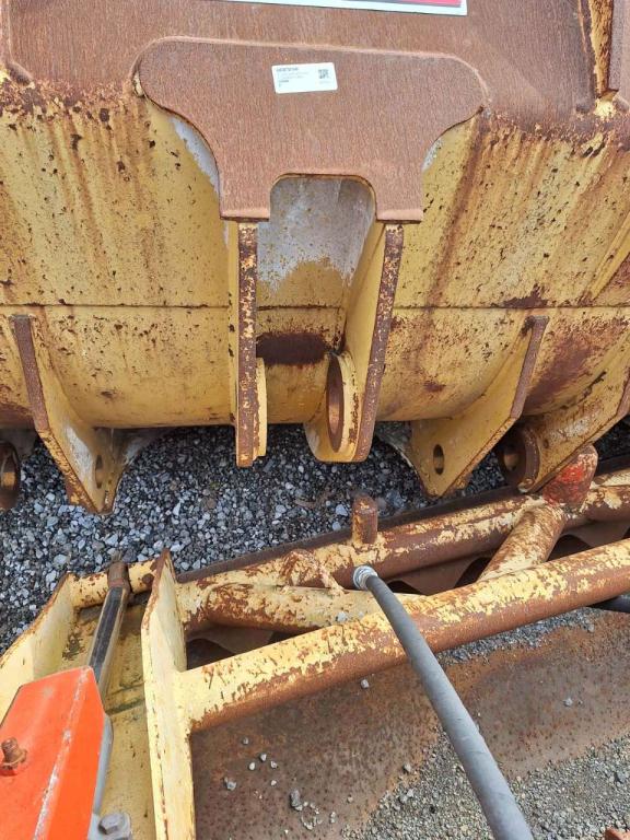 pin-on 2900 mm Loader bucket Photo 6