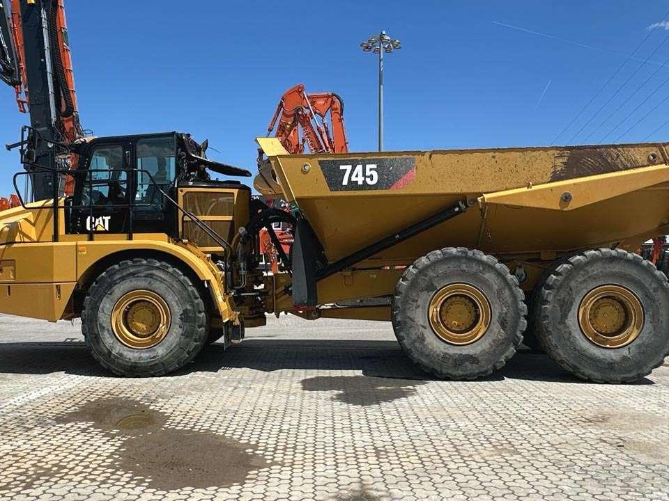 Caterpillar 745C 6X6 Photo 2
