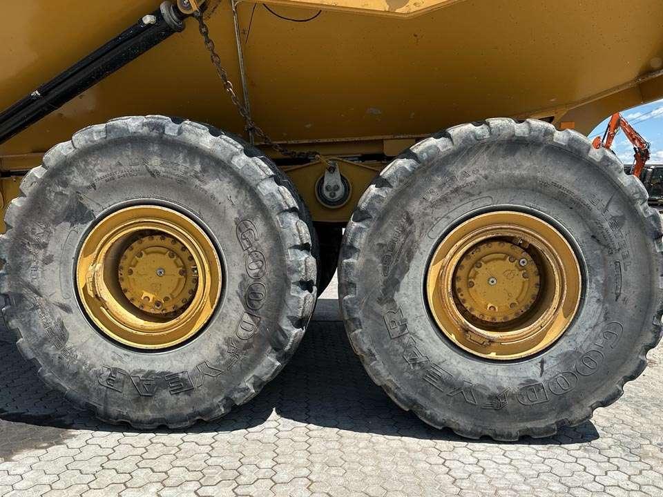 Caterpillar 745C 6X6 Photo 7