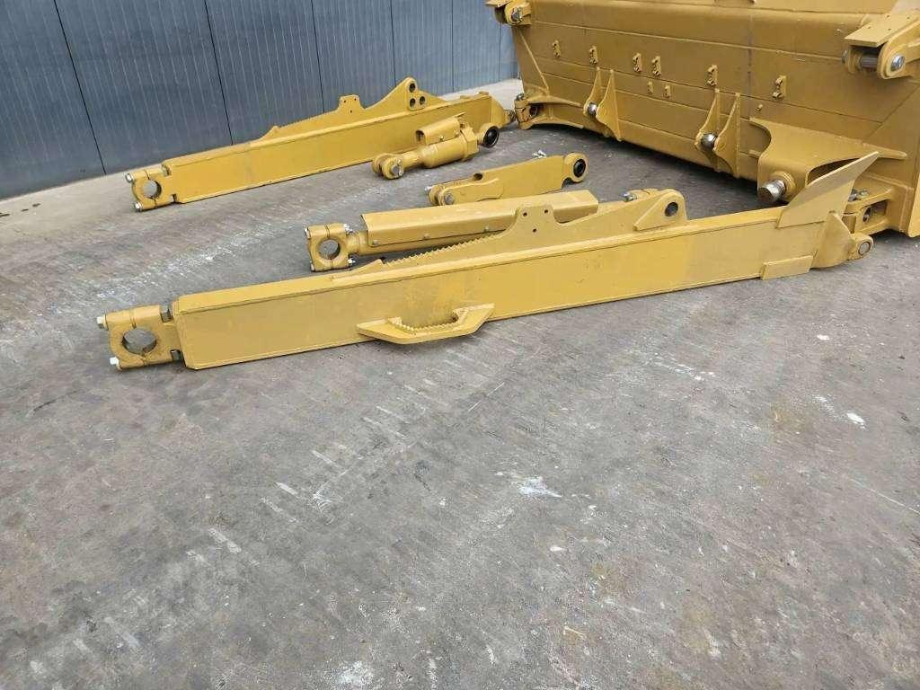 Caterpillar D8T Photo 12