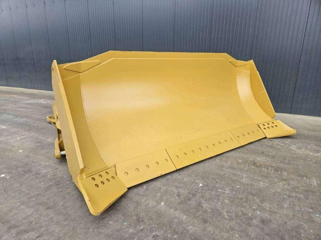 Caterpillar D8T Photo 3