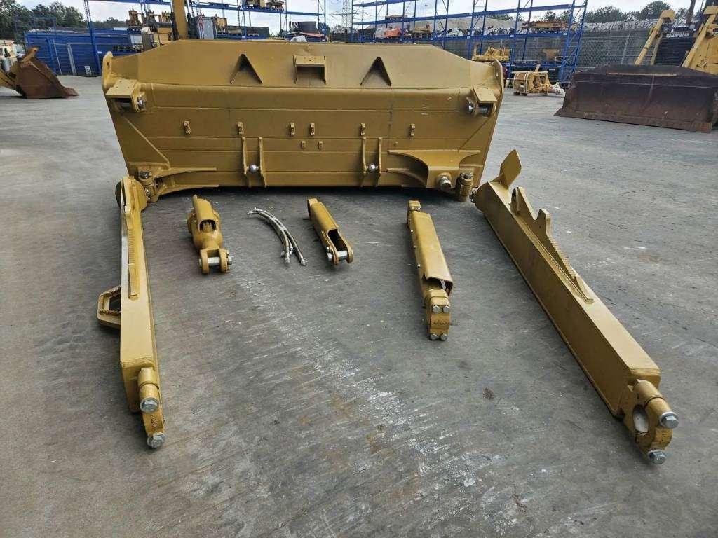 Caterpillar D8T Photo 6