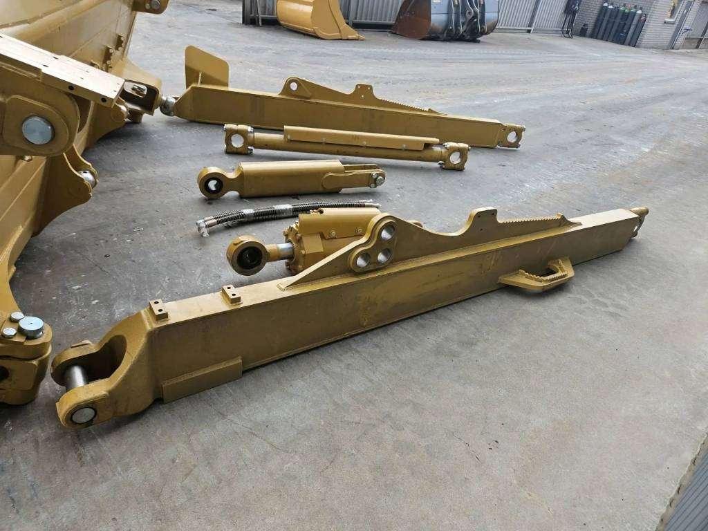Caterpillar D8T Photo 7