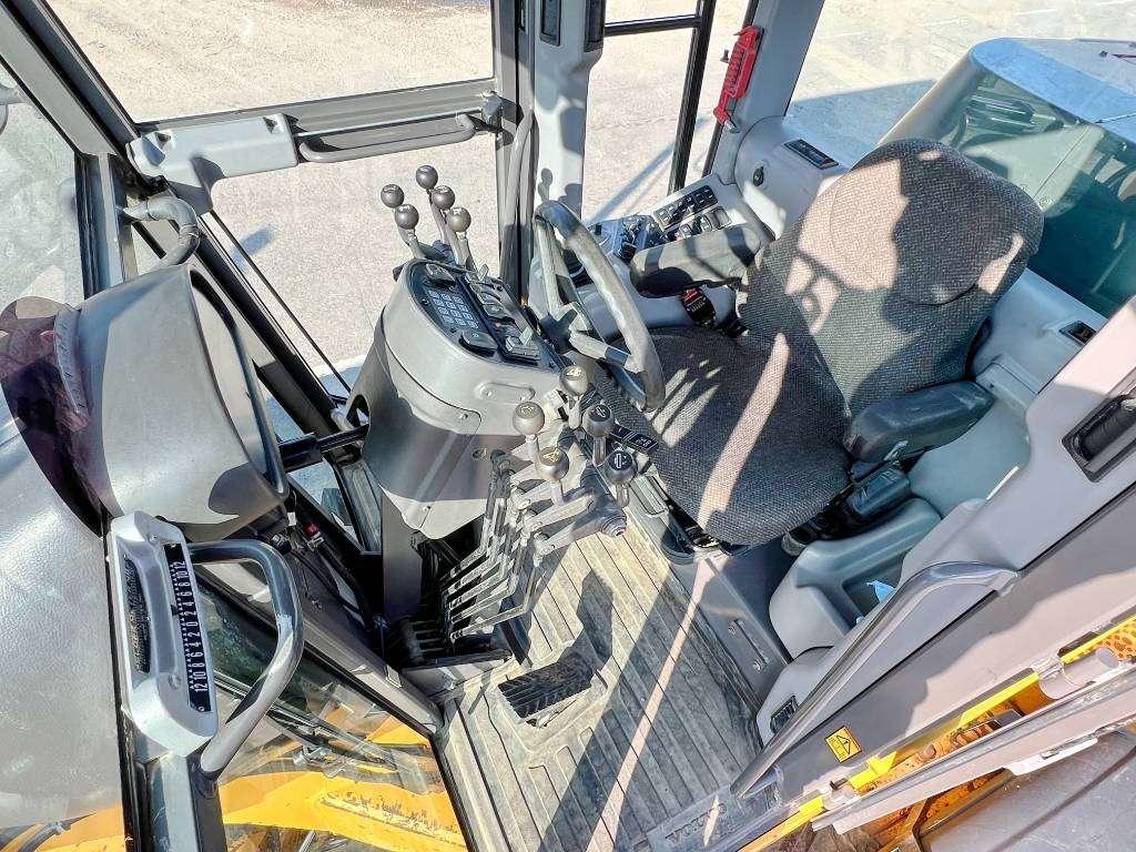 Volvo G946B 6x6 AWD - EPA Certified Photo 6