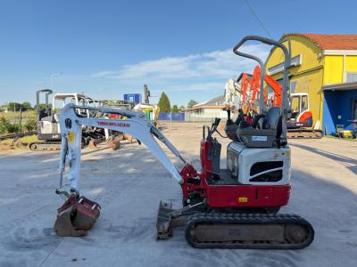 Takeuchi TB210R sold by Gruppo Movimento Terra Srl