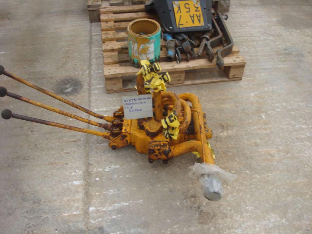 Hydraulic distributor for Fiat FL8 Photo 1