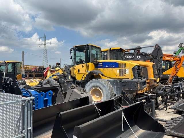 Komatsu WA320 Photo 2