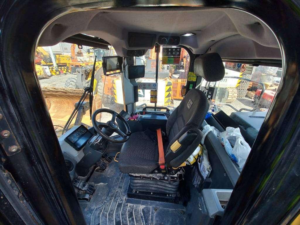 Caterpillar 980 (Abu Dhabi) Photo 5
