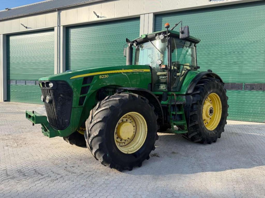 John Deere 8230 PowerShift - NO TLS Photo 1