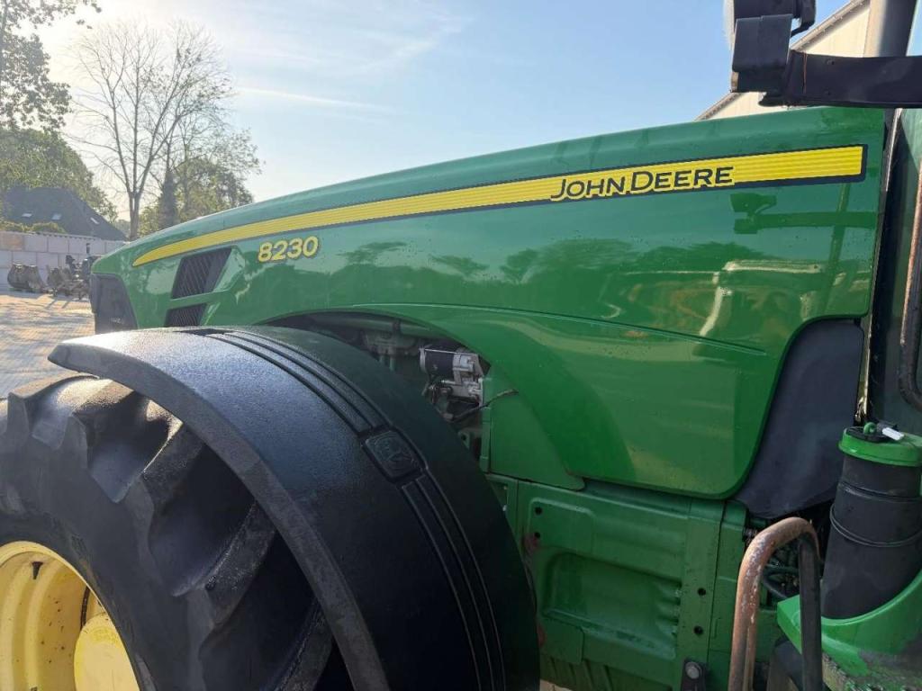 John Deere 8230 PowerShift - NO TLS Photo 13