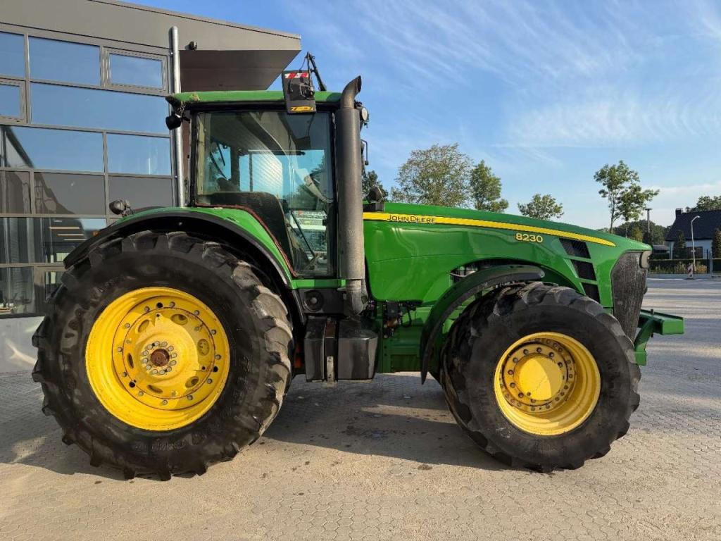 John Deere 8230 PowerShift - NO TLS Photo 4