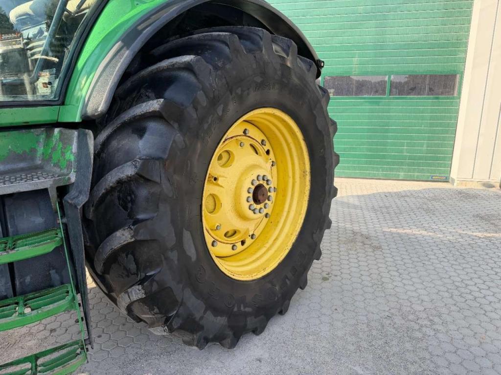 John Deere 8230 PowerShift - NO TLS Photo 8