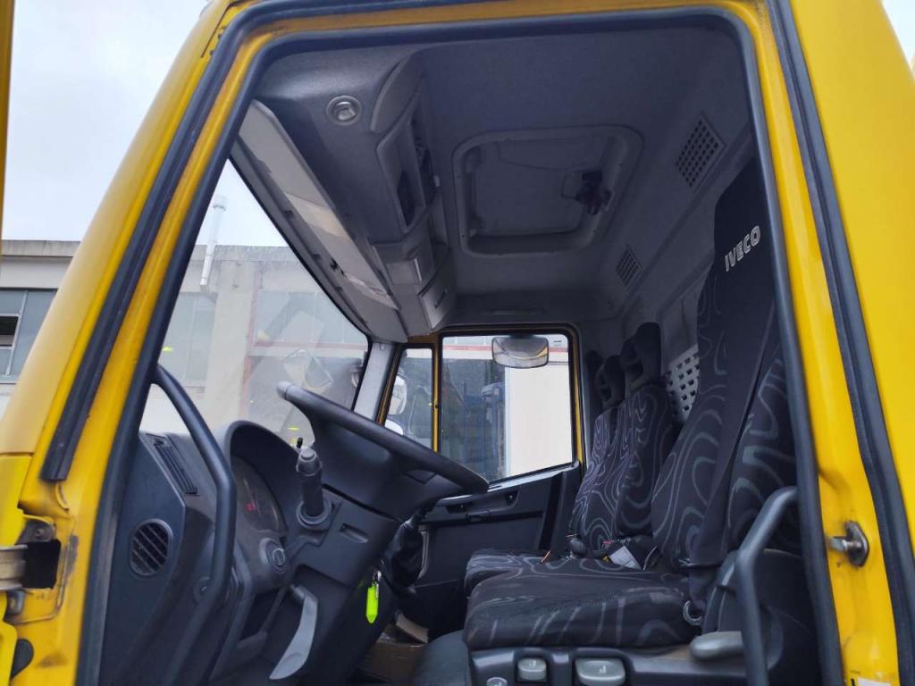Iveco EUROCARGO 120E28P Photo 2