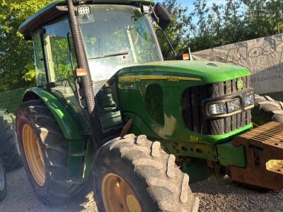 John Deere 5820 sold by Moscadelli Macchine Agricole