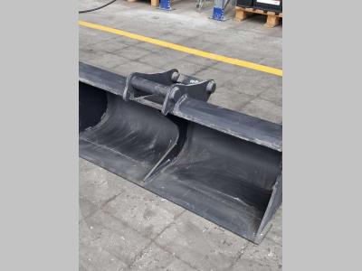 Ditch cleaning bucket sold by C.A. E P. Ghetti Spa