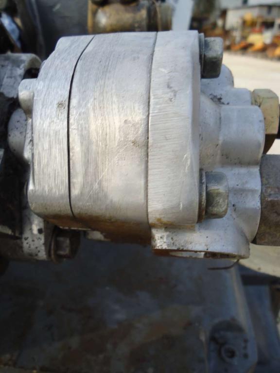 Servocontrol hydraulic pump for Fiat Kobelco W270 Photo 2