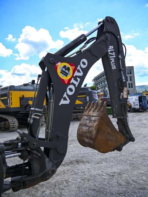 Volvo BL71 Photo 15